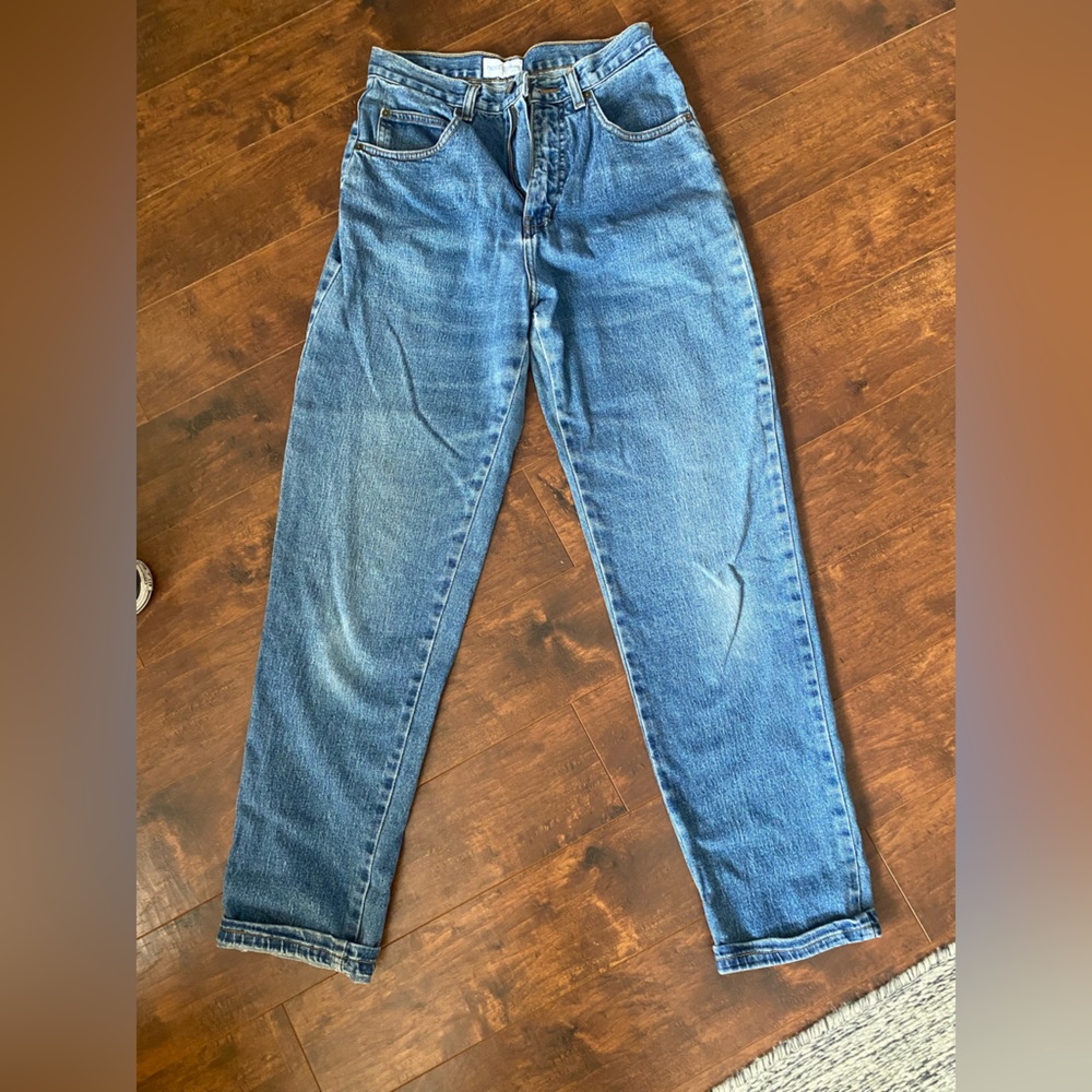 High waisted vintage jeans
